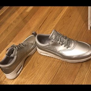 NIKE Air Max Thea / LIKE NEW